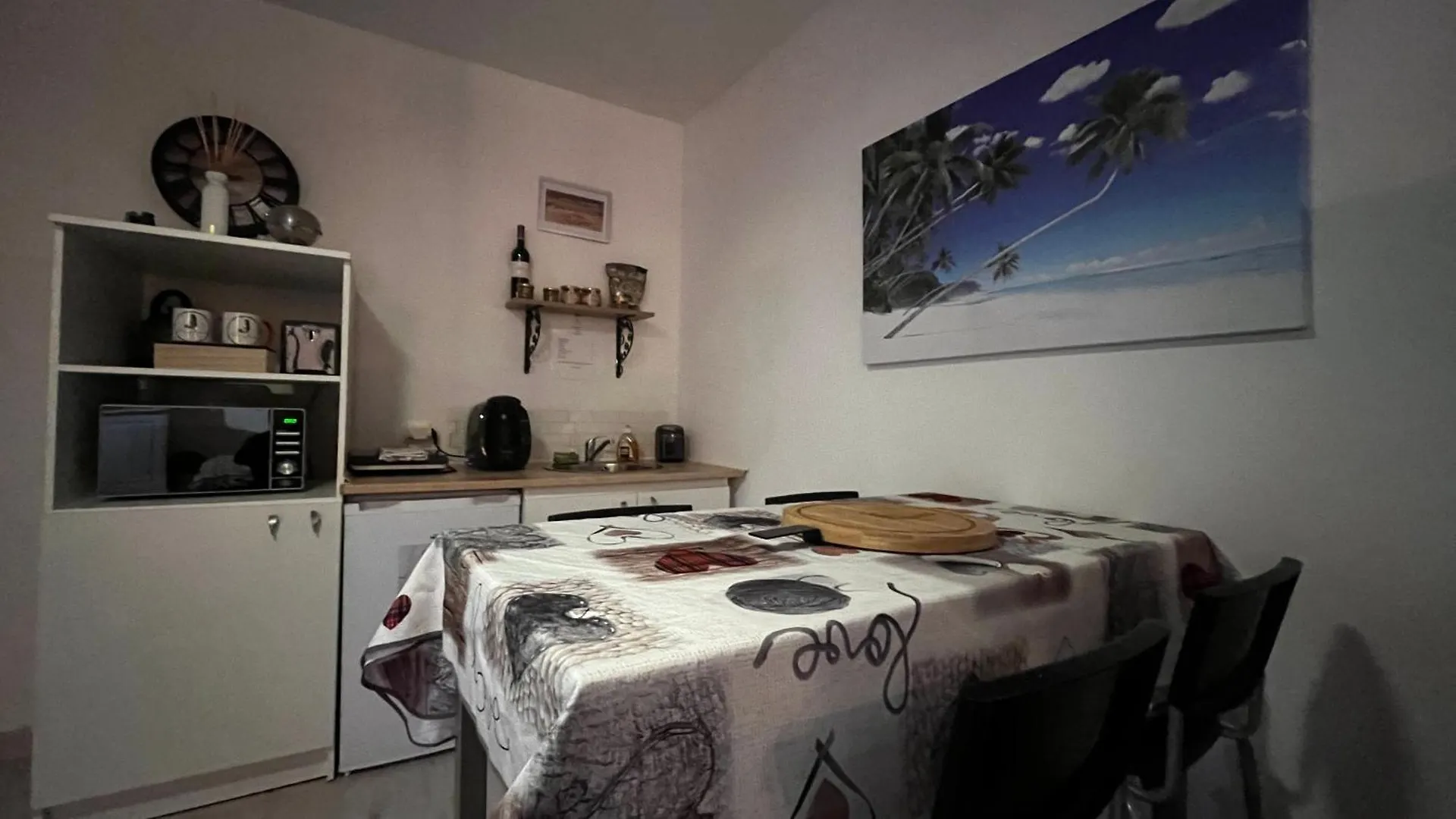 Aux Portes De La Camargue Studio Balneo Piscine Tarascon 0*,